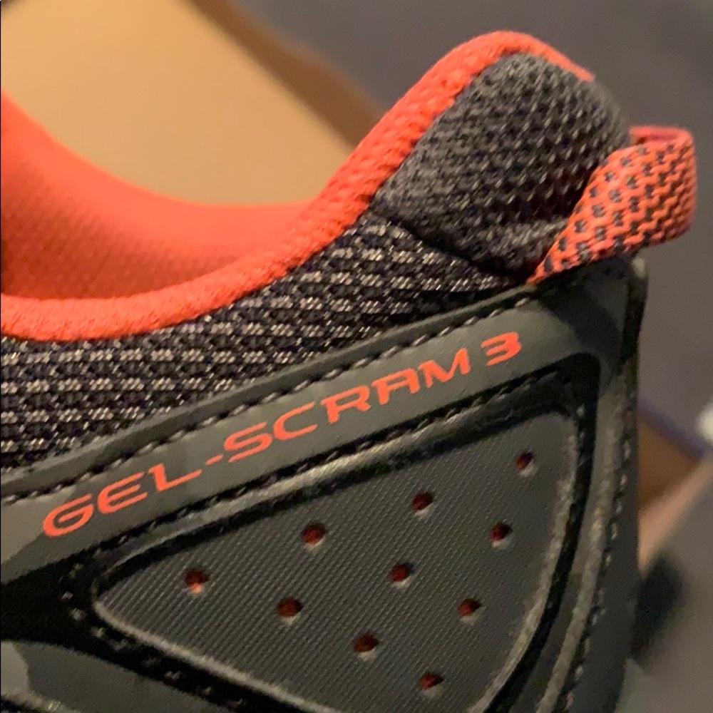 Women’s ASICS - Picture 5 of 13